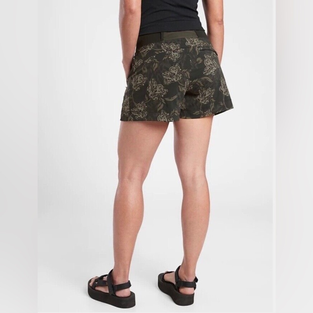 Athleta Trekkie North Shorts - Size 8